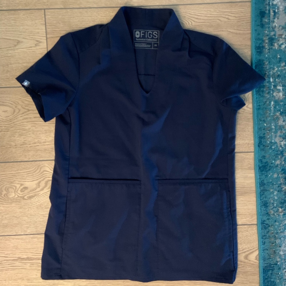 Figs scrub top